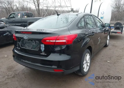 2016 Ford Focus Se z USA, uszkodzony, nr VIN 1FADP3F22GL208192